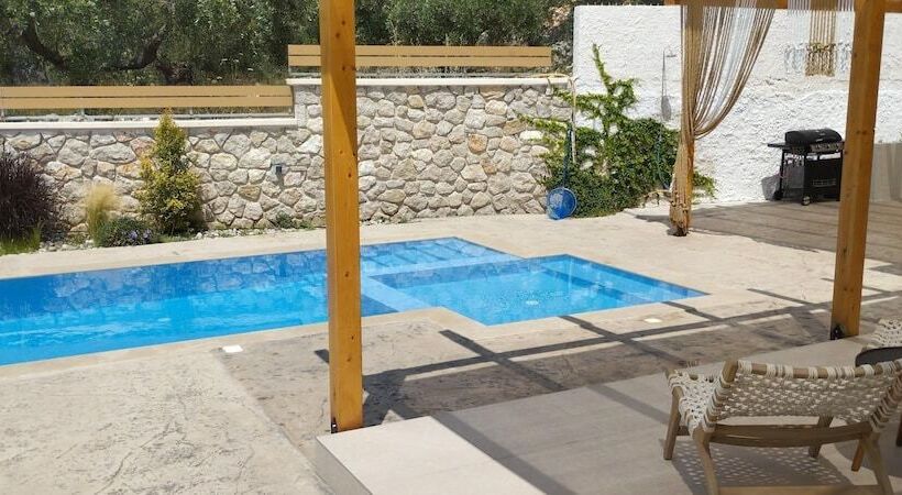Zephyros Villas   Agios Nikitas