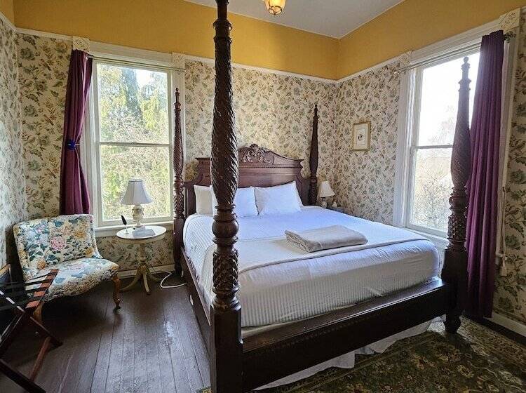 مبيت وإفطار Starrett House