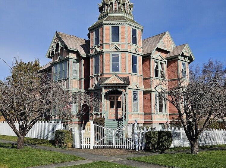 مبيت وإفطار Starrett House