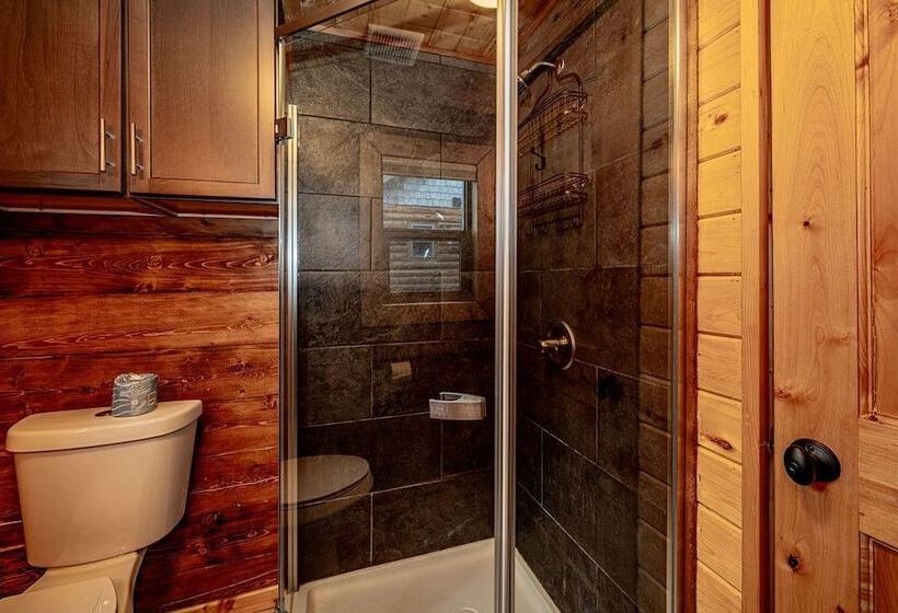 Lakeshore Lodging