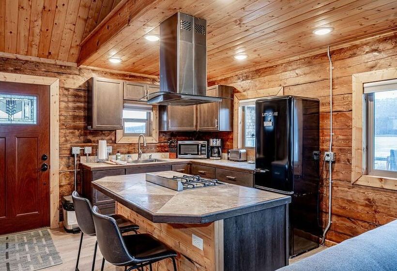 Lakeshore Lodging