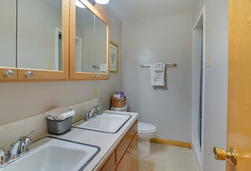 Large Home W/ Deck & Grill ~ 9 Mi To Virginia Tech