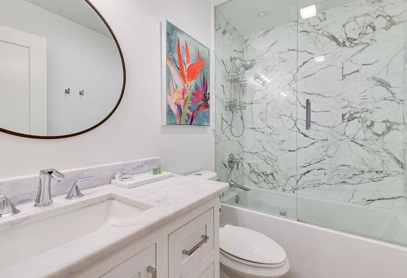 Miramar Beach Home: Walk To Private Beach!