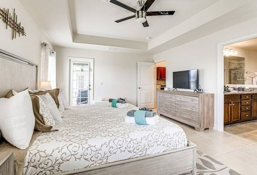 Modern Canalfront Home In Rotonda West W/ Lanai!