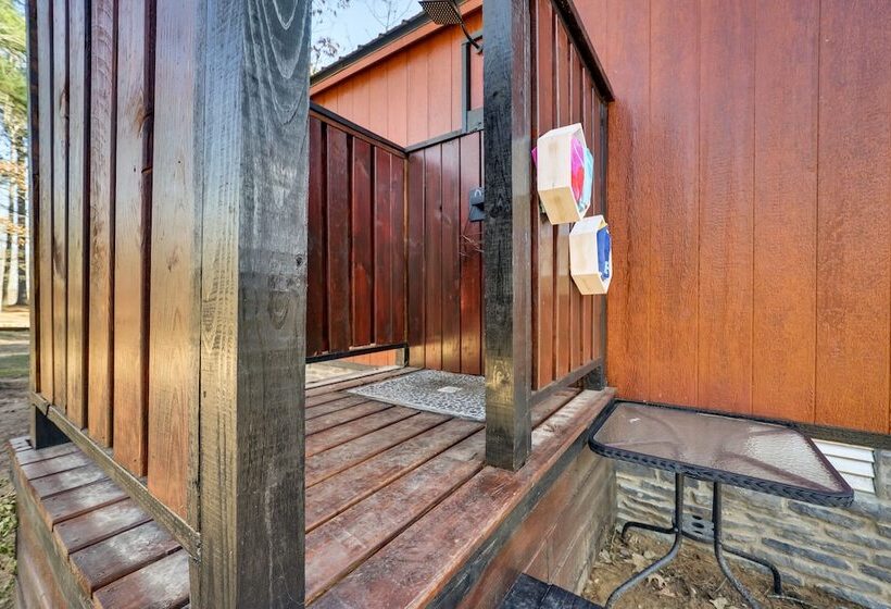 Pet Friendly Broken Bow Cabin: Hot Tub & Fireplace