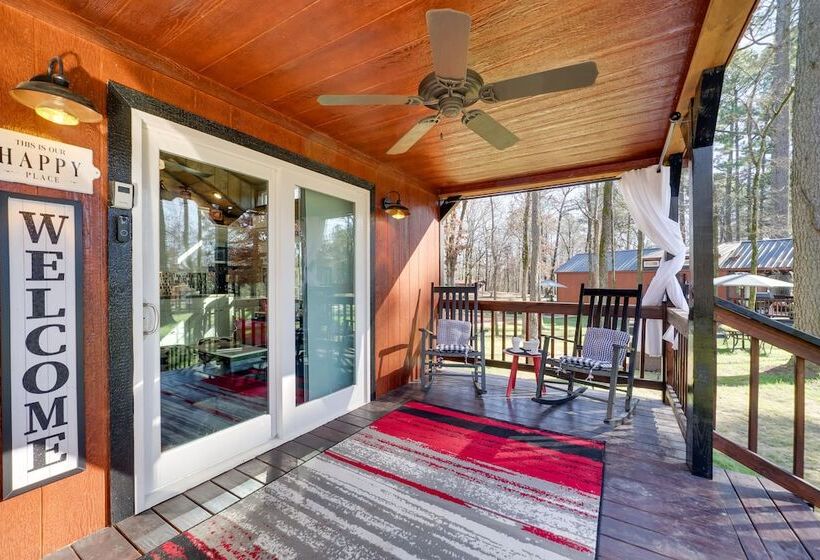 Pet Friendly Broken Bow Cabin: Hot Tub & Fireplace