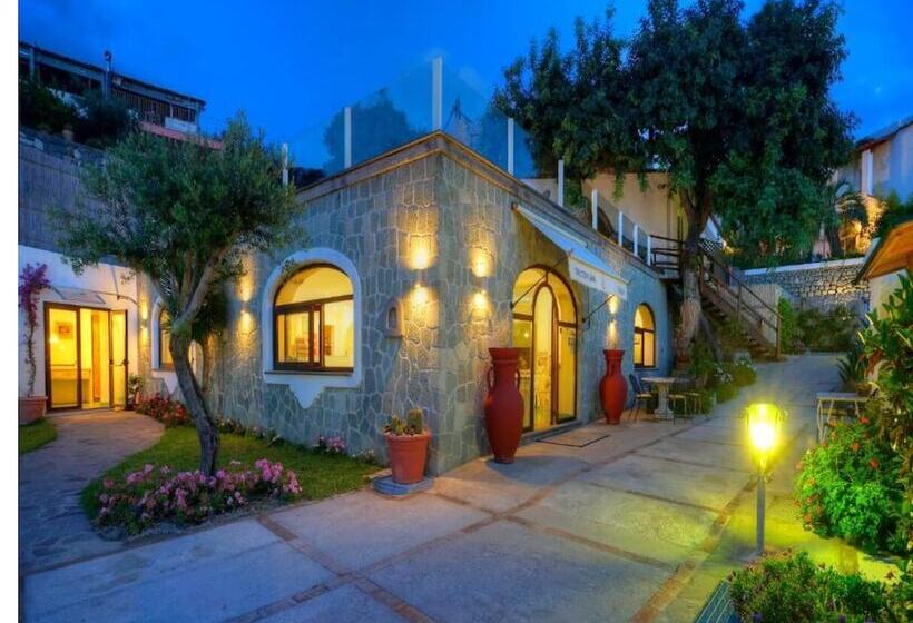 펜션 Room In B&b   Standard Double Or Twin Room In Ischia For 2 People