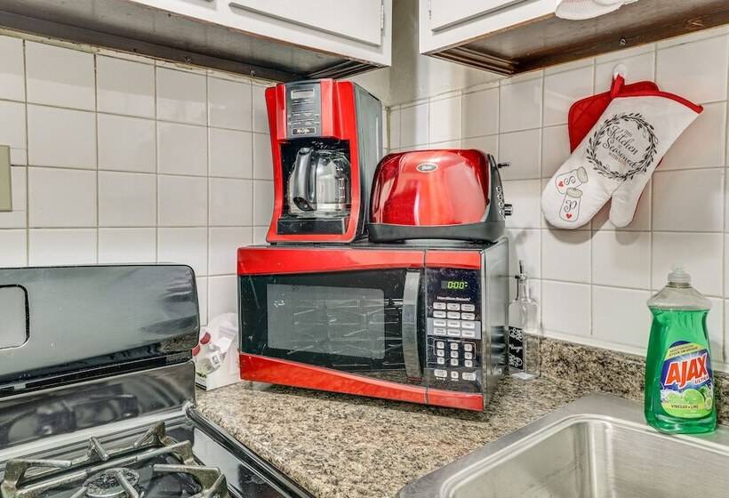 Quaint St Louis Home ~ 6 Mi To Downtown!