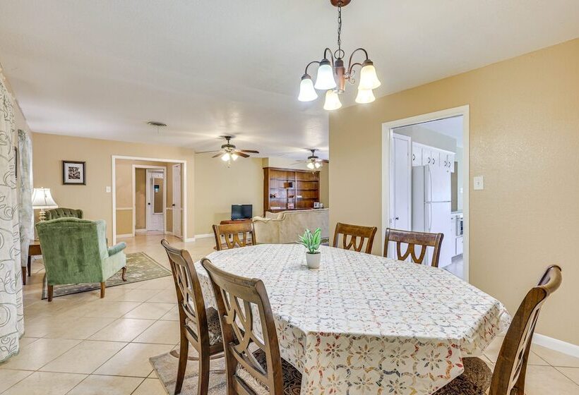 Quiet Houston Home W/ Porch   Near Park & Trails!