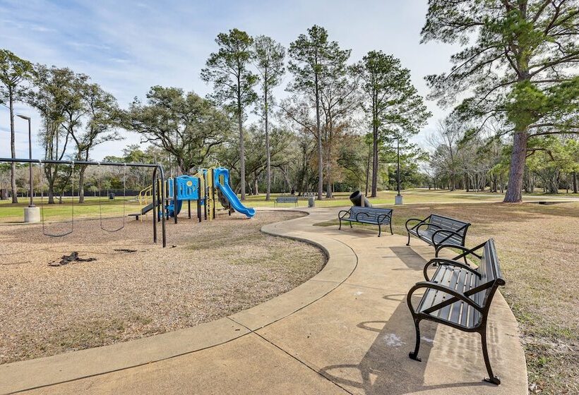 Quiet Houston Home W/ Porch   Near Park & Trails!