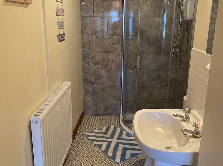 Резиденция Brecon Beacons Luxury 7 Bed House With Hottub