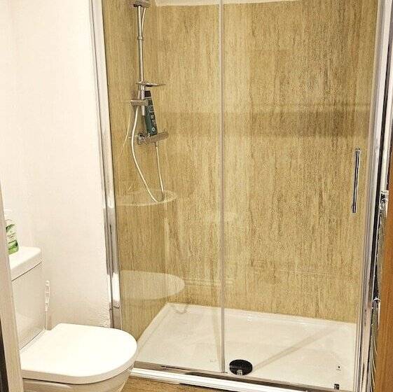 اقامتگاه Impeccable 2 Bed House In Basildon