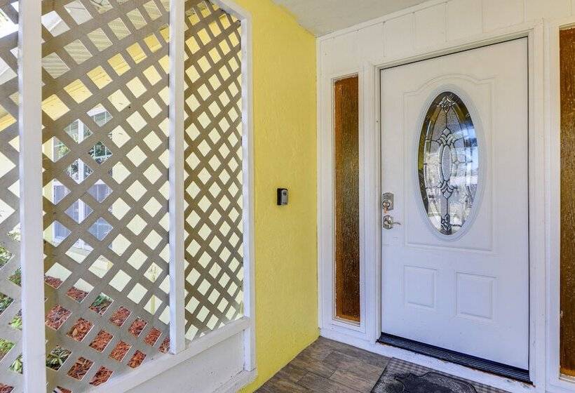 Sarasota Home W/ Heated Pool: 3 Mi To Airport!