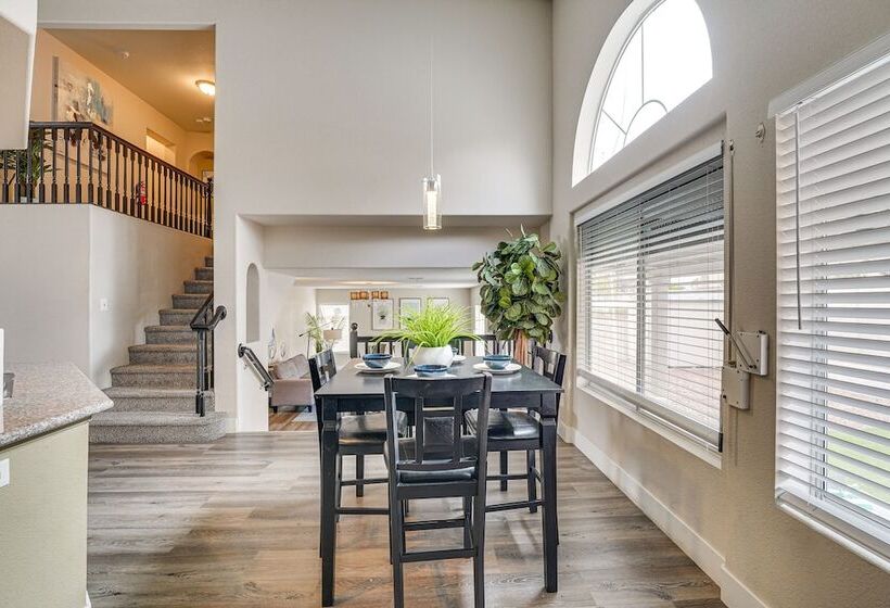 Spacious Henderson Home: 7 Mi To Vegas Strip
