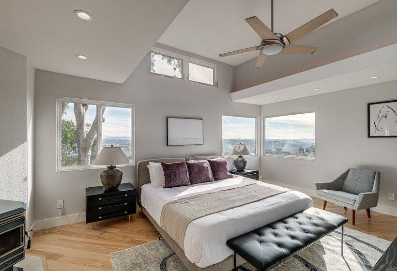 Stunning Del Mar Home W/ Deck: 1 Mi To Beach!