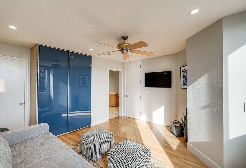 Stunning Del Mar Home W/ Deck: 1 Mi To Beach!