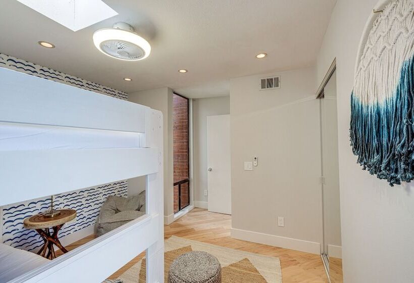 Stunning Del Mar Home W/ Deck: 1 Mi To Beach!