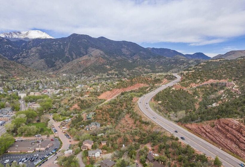 2br Manitou Get Away Close To Everything!