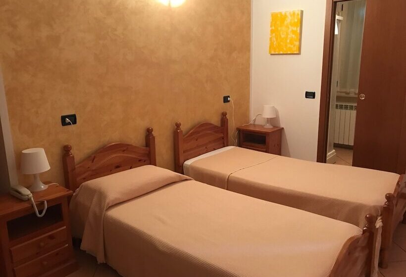 ホテル Albergo Quattro Pini