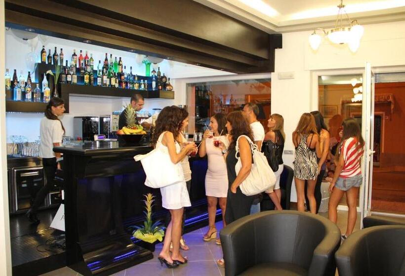 فندق Albergo Residenziale La Corte