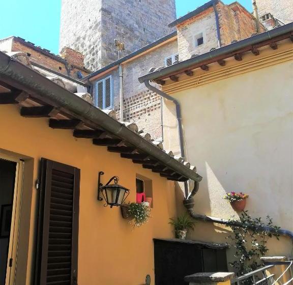هتل Fabio Apartments San Gimignano