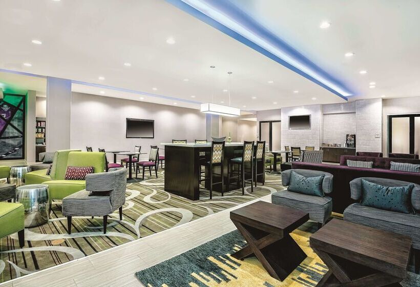 هتل La Quinta By Wyndham Mcallen Convention Center