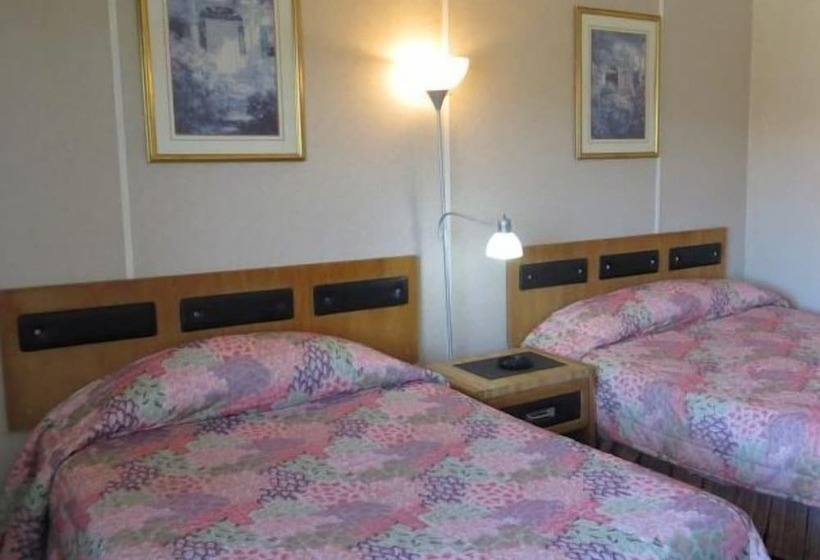 Отель Peterboro Express Inn