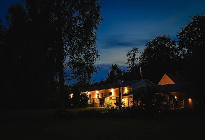 هتل By The Bridge Bed & Breakfast