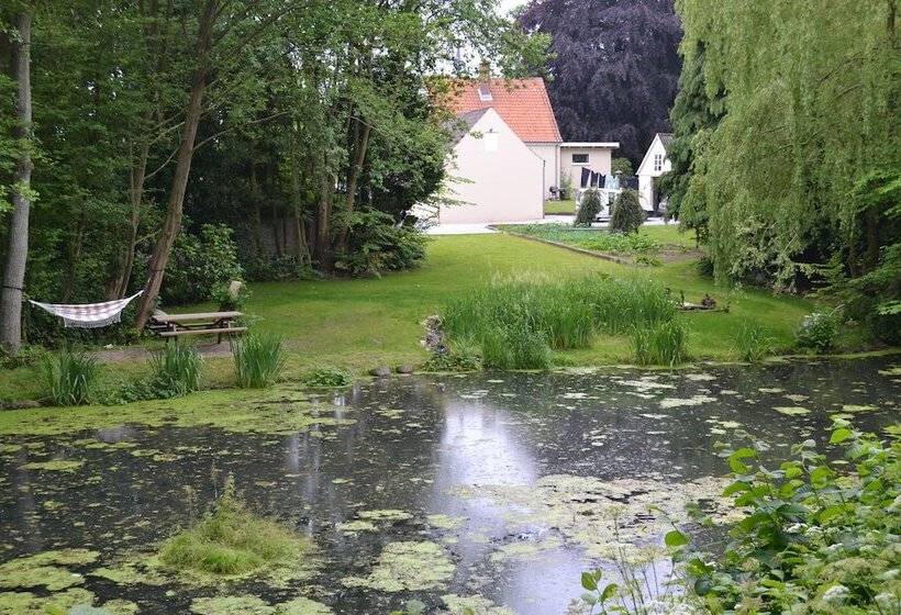هتل By The Bridge Bed & Breakfast