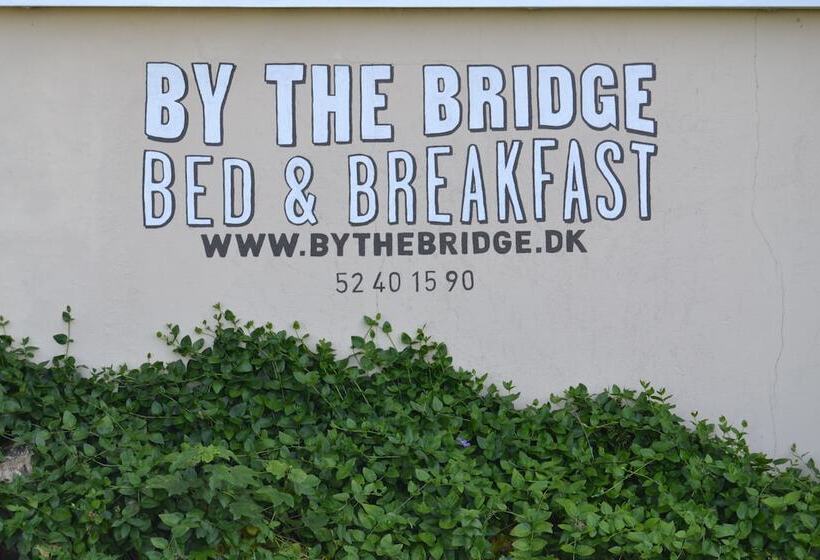 هتل By The Bridge Bed & Breakfast