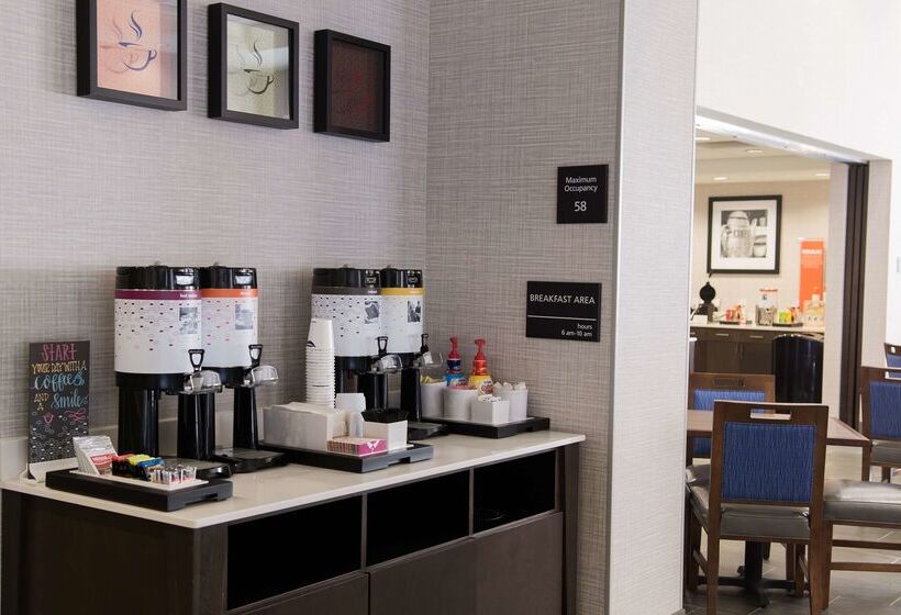 בית מלון כפרי Hampton Inn & Suites Tulsa Downtown