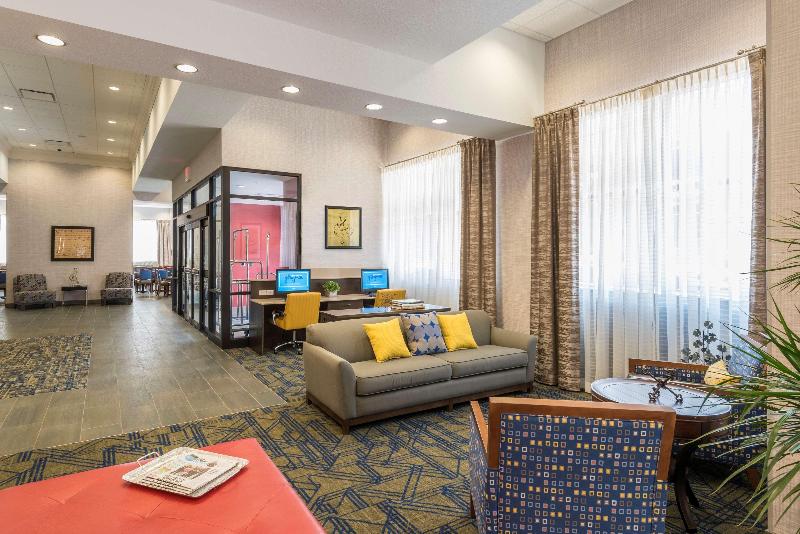 בית מלון כפרי Hampton Inn & Suites Tulsa Downtown