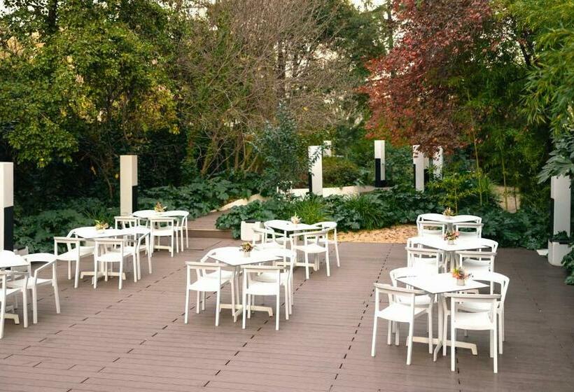 هتل Voco Madrid Retiro, An Ihg