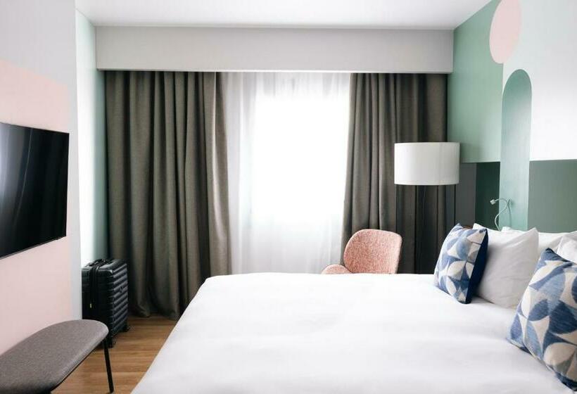 هتل Voco Madrid Retiro, An Ihg
