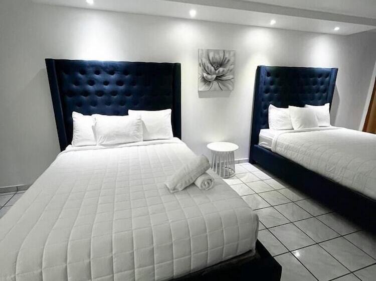 هتل Douglas Highway