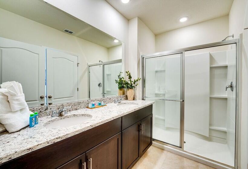 Resort Oasis W/ Game Room: 11 Mi To Disney!