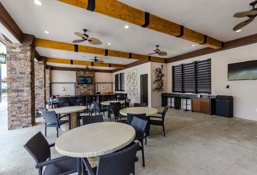 Resort Oasis W/ Game Room: 11 Mi To Disney!