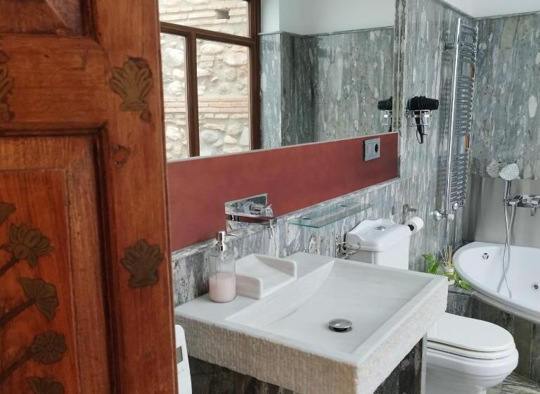 تختخواب و صبحانه Suite Comares