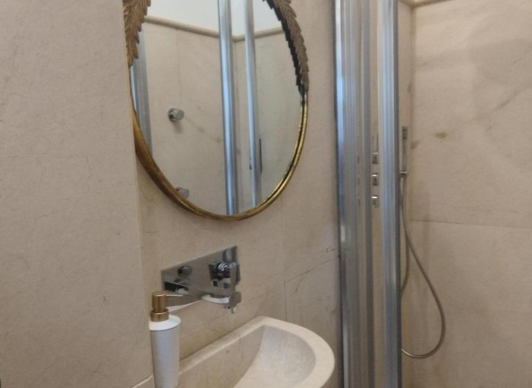 تختخواب و صبحانه Suite Comares