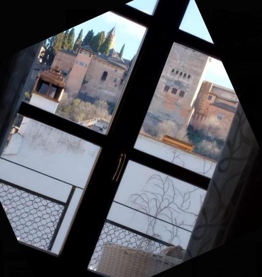 تختخواب و صبحانه Suite Comares