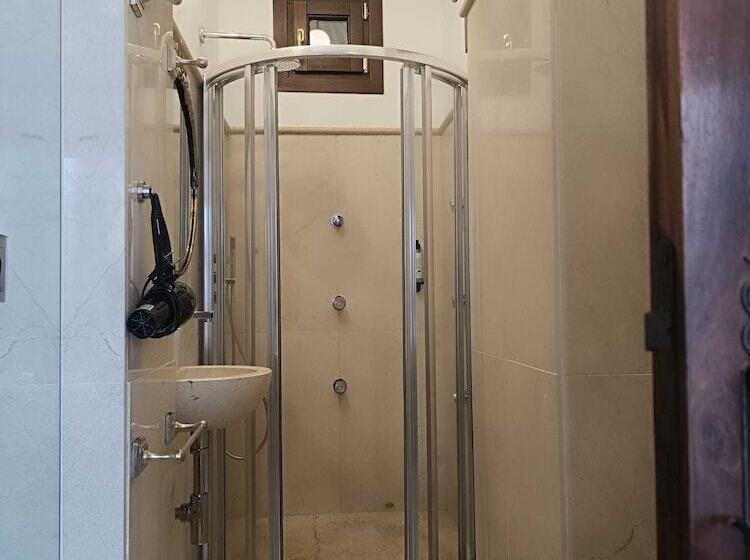 تختخواب و صبحانه Suite Comares