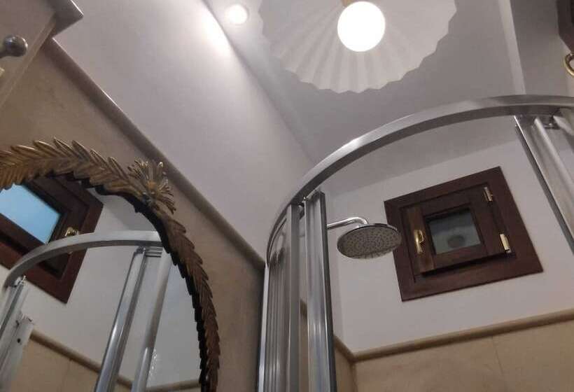 تختخواب و صبحانه Suite Comares