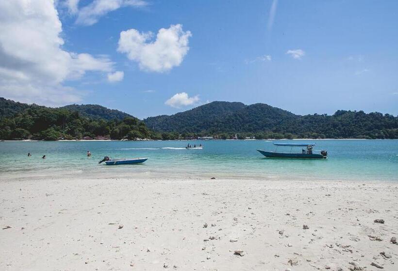 هتل Anjungan Beach Resort