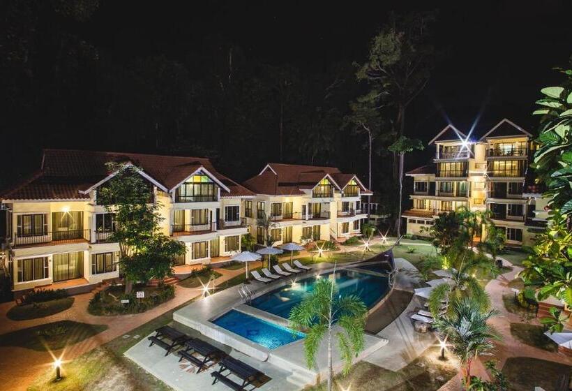 هتل Anjungan Beach Resort