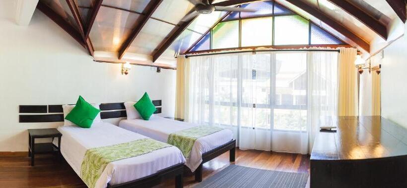 هتل Anjungan Beach Resort
