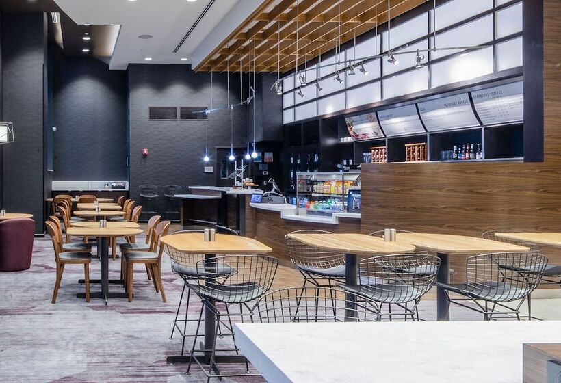 هتل Courtyard By Marriott New York Queens/fresh Meadows