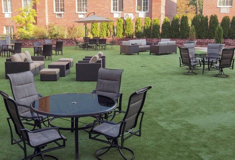 هتل Courtyard By Marriott New York Queens/fresh Meadows