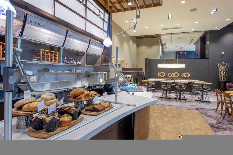 هتل Courtyard By Marriott New York Queens/fresh Meadows