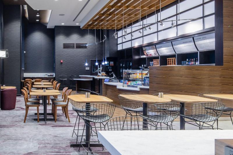 هتل Courtyard By Marriott New York Queens/fresh Meadows