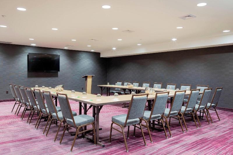هتل Courtyard By Marriott New York Queens/fresh Meadows